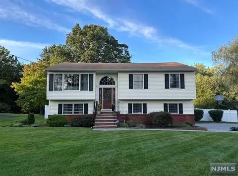 16 Willard Ln, Montville Township, NJ 07082