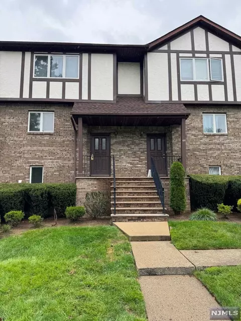 43 Canterbury Ln, New Milford, NJ 07646
