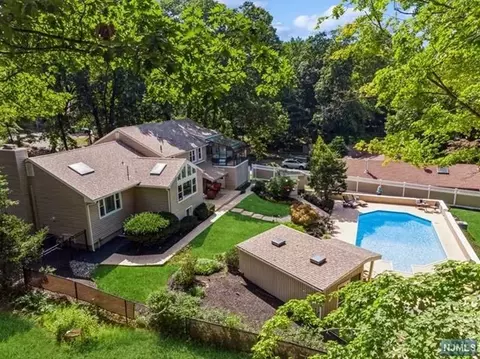 581 Terhune Dr, Wayne, NJ 07470 photo 1