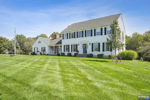 18 Dorset Ln, Lafayette, NJ 07848
