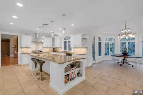 4 Glen Carl Rd, Saddle River, NJ 07458