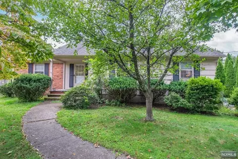 19 Meyer Ln, Wayne, NJ 07470 photo 1