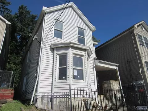 11 N 3rd St, Paterson, NJ 07522