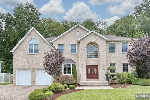 118 Longview Dr, Emerson, NJ 07630