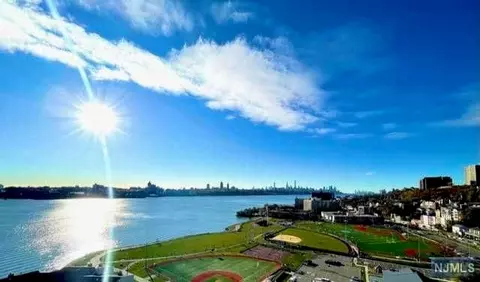1203 River Rd #21K, Edgewater, NJ 07020