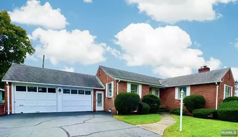 25 First St, Mahwah, NJ 07430