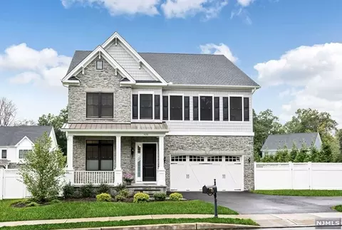 920 Hollywood Ave, Ho Ho Kus, NJ 07423
