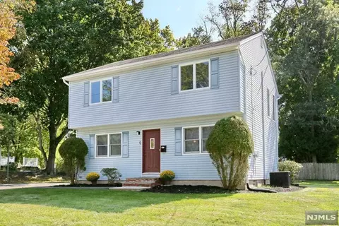 6 Roberta Ln, Waldwick, NJ 07463 photo 1