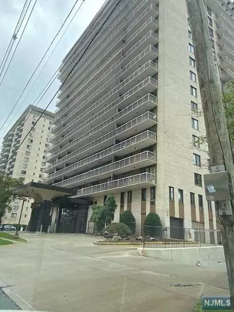 151 Prospect Ave #2F, Hackensack, NJ 07601