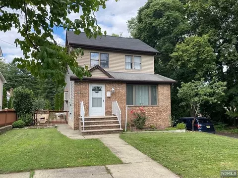 442 Argyle St, Oradell, NJ 07649