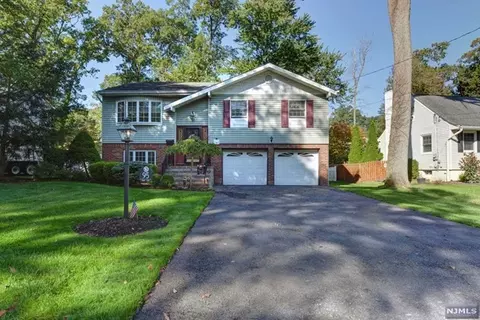 95 Beechwood Dr, Wayne, NJ 07470 photo 1