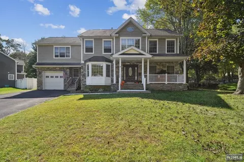 50 Seton Hall Dr, Oakland, NJ 07436