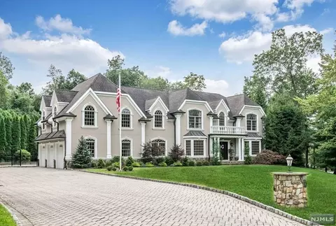 32 Timberlane Rd, Saddle River, NJ 07458