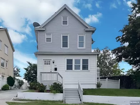 744 New Jersey Ave, Lyndhurst, NJ 07071