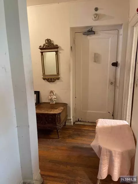 100 E Palisade Ave #B11, Englewood, NJ 07631