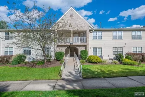 14 Parkside Ct, Wayne, NJ 07470 photo 1