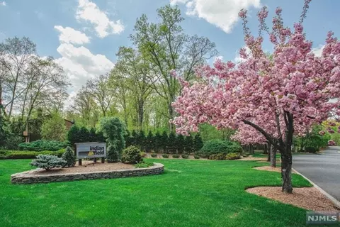 61 N Bayard Ln #61, Mahwah, NJ 07430