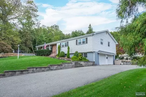 4 Grover Dr, Wayne, NJ 07470 photo 1