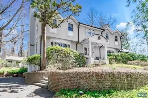 40 Robin Ln, Alpine, NJ 07620