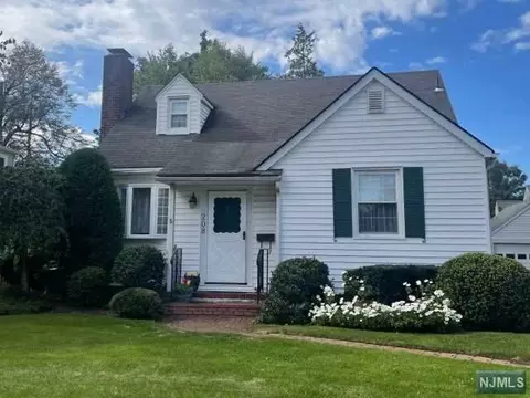 208 Emmett Pl, Ridgewood, NJ 07450