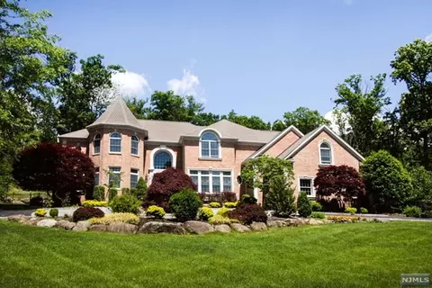 212 Forest Ridge Ct, Franklin Lakes, NJ 07417