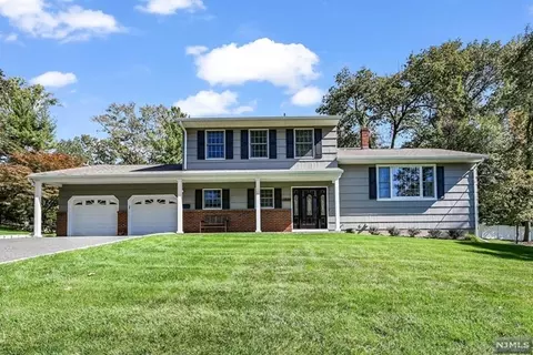 164 Sibbald Dr, Park Ridge, NJ 07656