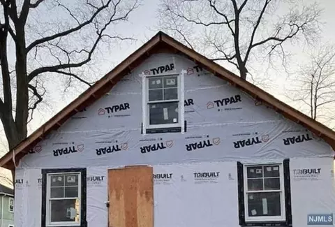 2 Bedford Rd, Dumont, NJ 07628