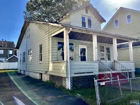 81 Maple Ave, Wallington, NJ 07057 photo 1