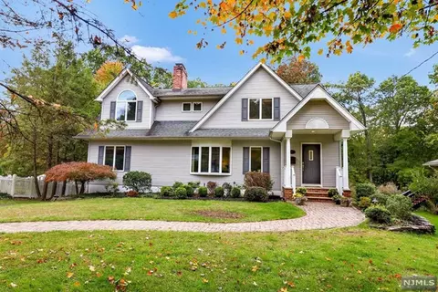 16 Wanamaker Ave, Mahwah, NJ 07430