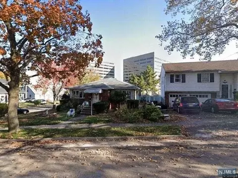 1 Elycroft Pkwy, Rutherford, NJ 07070