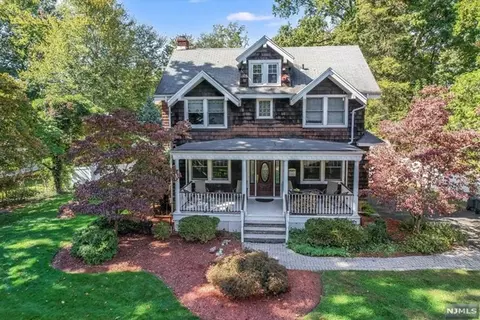 515 Summit Ave, Oradell, NJ 07649