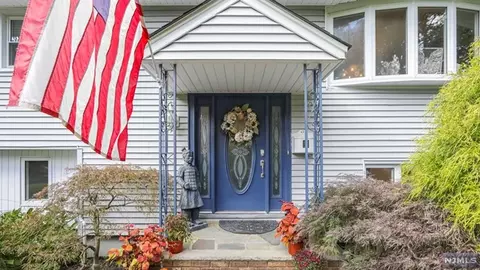 23 Florence St, Hillsdale, NJ 07642