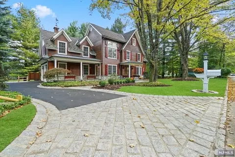 6 Esler Ln, Saddle River, NJ 07458