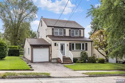 568 Maple Ave, Teaneck, NJ 07666