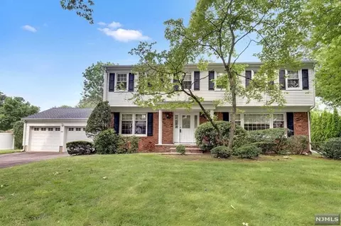 515 Spring Valley Rd, Paramus, NJ 07652