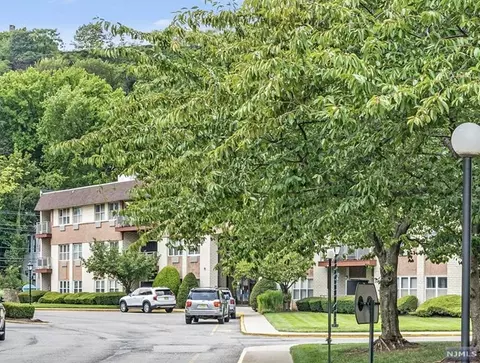 1111 River Rd #C5, Edgewater, NJ 07020