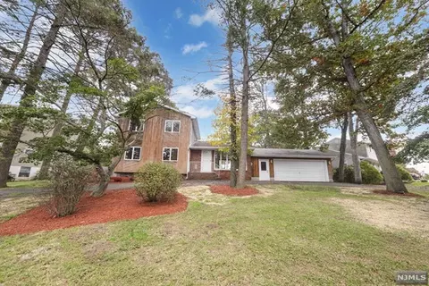 34 Minnehaha Blvd, Oakland, NJ 07436