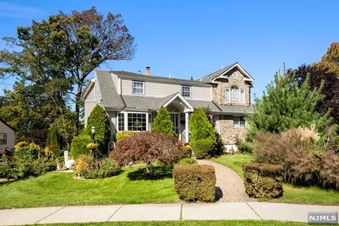 44 Franklin Ave, Fairview, NJ 07022