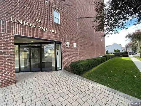 39 Union St #402, Hackensack, NJ 07601