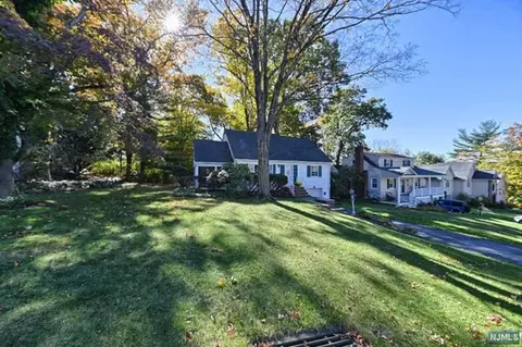 7 Mountainside Dr, Wayne, NJ 07470 photo 1