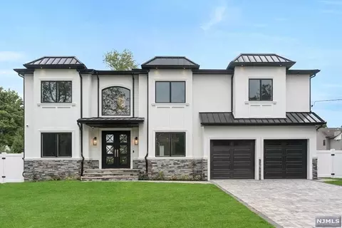 183 Cleenput Ter, Paramus, NJ 07652 photo 1