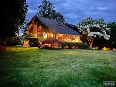 52 Alcott Rd, Mahwah, NJ 07430