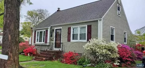 61 Morgan St, Bergenfield, NJ 07621