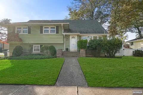 62 Woods Ave, Bergenfield, NJ 07621