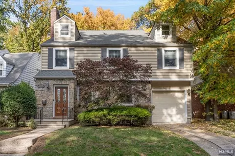 1126 E Laurelton Pkwy, Teaneck, NJ 07666