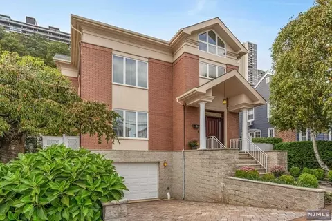 78 Myrtle Ave, Edgewater, NJ 07020