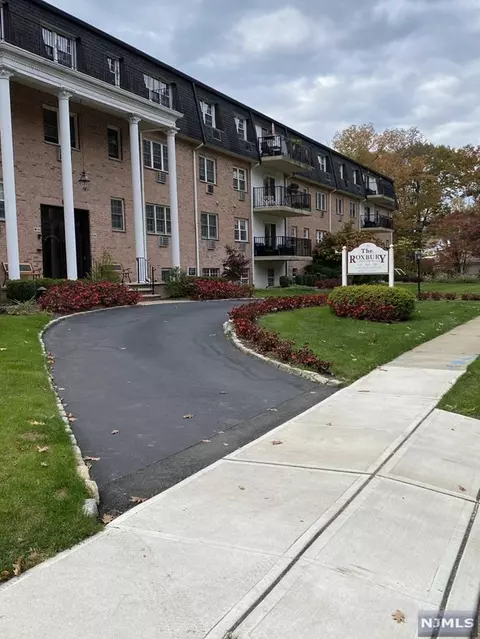 550 Fairview Ave #218, Westwood, NJ 07675