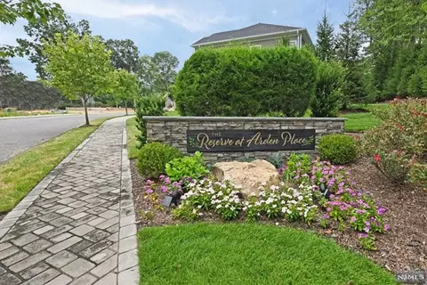 5 Arden Pl, Hillsdale, NJ 07642