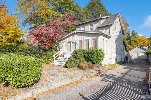 190 Washington Ave, Westwood, NJ 07675
