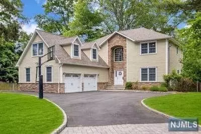 6 Fairview Ct, Park Ridge, NJ 07656